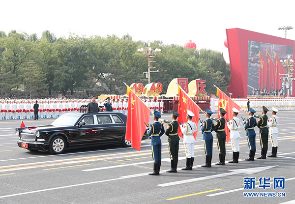 慶祝中華人民共和國成立70周年大會(huì)隆重舉行  習(xí)近平發(fā)表重要講話并檢閱受閱部隊(duì)